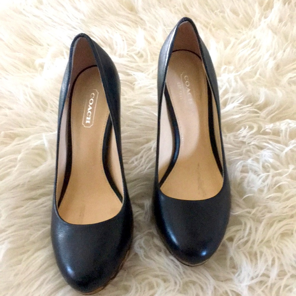 Black Coach pumps gently used size 6